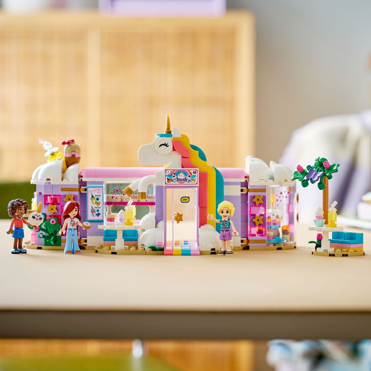 Đồ Chơi Lắp Ráp Quán Cà Phê Kỳ Lân Mộng Mơ LEGO FRIENDS 42684