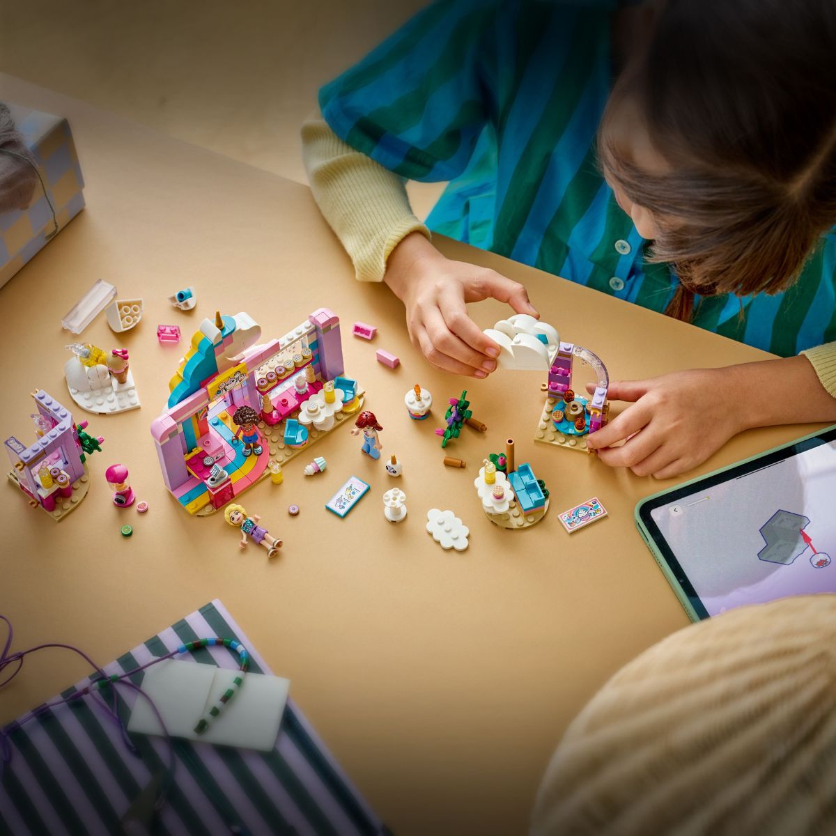 Đồ Chơi Lắp Ráp Quán Cà Phê Kỳ Lân Mộng Mơ LEGO FRIENDS 42684