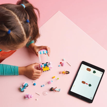 do-choi-lap-rap-quay-keo-bong-gon-di-dong-va-xe-scooter-lego-friends-42643-08