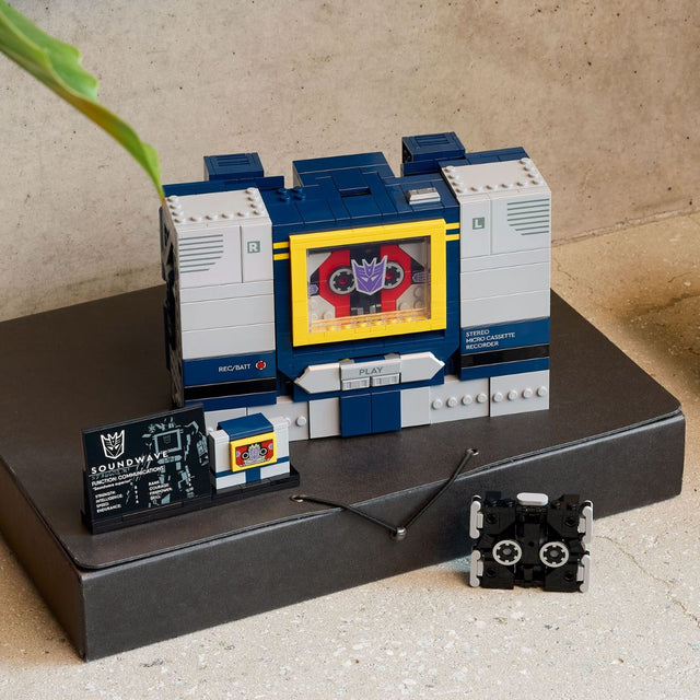 do-choi-lap-rap-ro-bot-bien-hinh-transformers-soundwave-lego-icons-10358-06