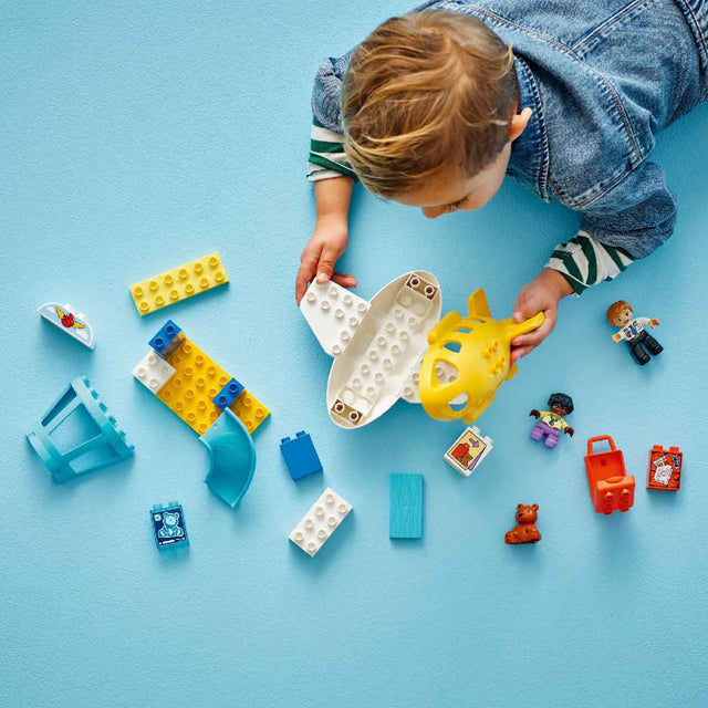 do-choi-lap-rap-san-bay-dau-tien-cua-be-lego-duplo-10443-07