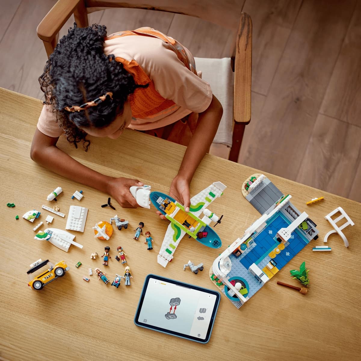 Đồ Chơi Lắp Ráp Sân Bay Và Máy Bay Thành Phố Heartlake LEGO FRIENDS 42656