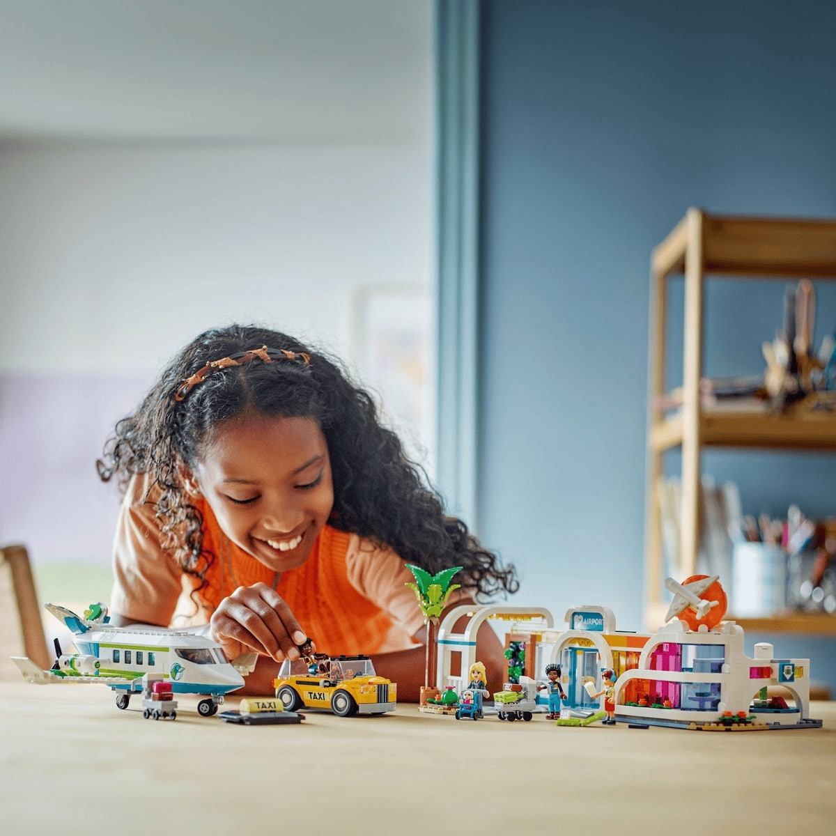 Đồ Chơi Lắp Ráp Sân Bay Và Máy Bay Thành Phố Heartlake LEGO FRIENDS 42656