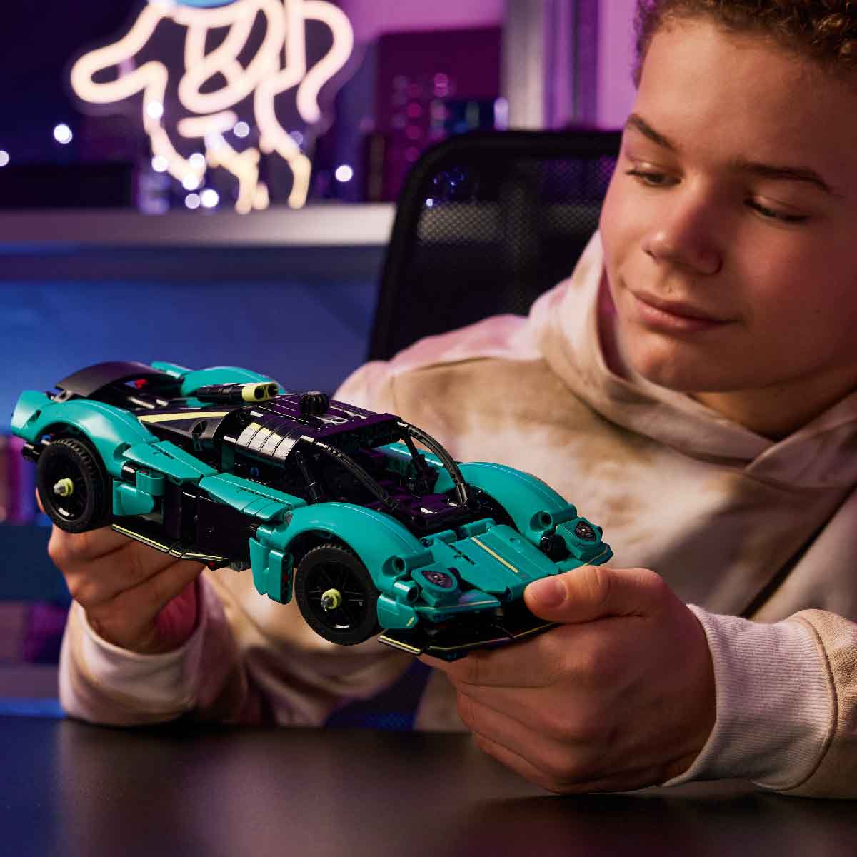do-choi-lap-rap-sieu-xe-aston-martin-valkyrie-lego-technic-42208-010