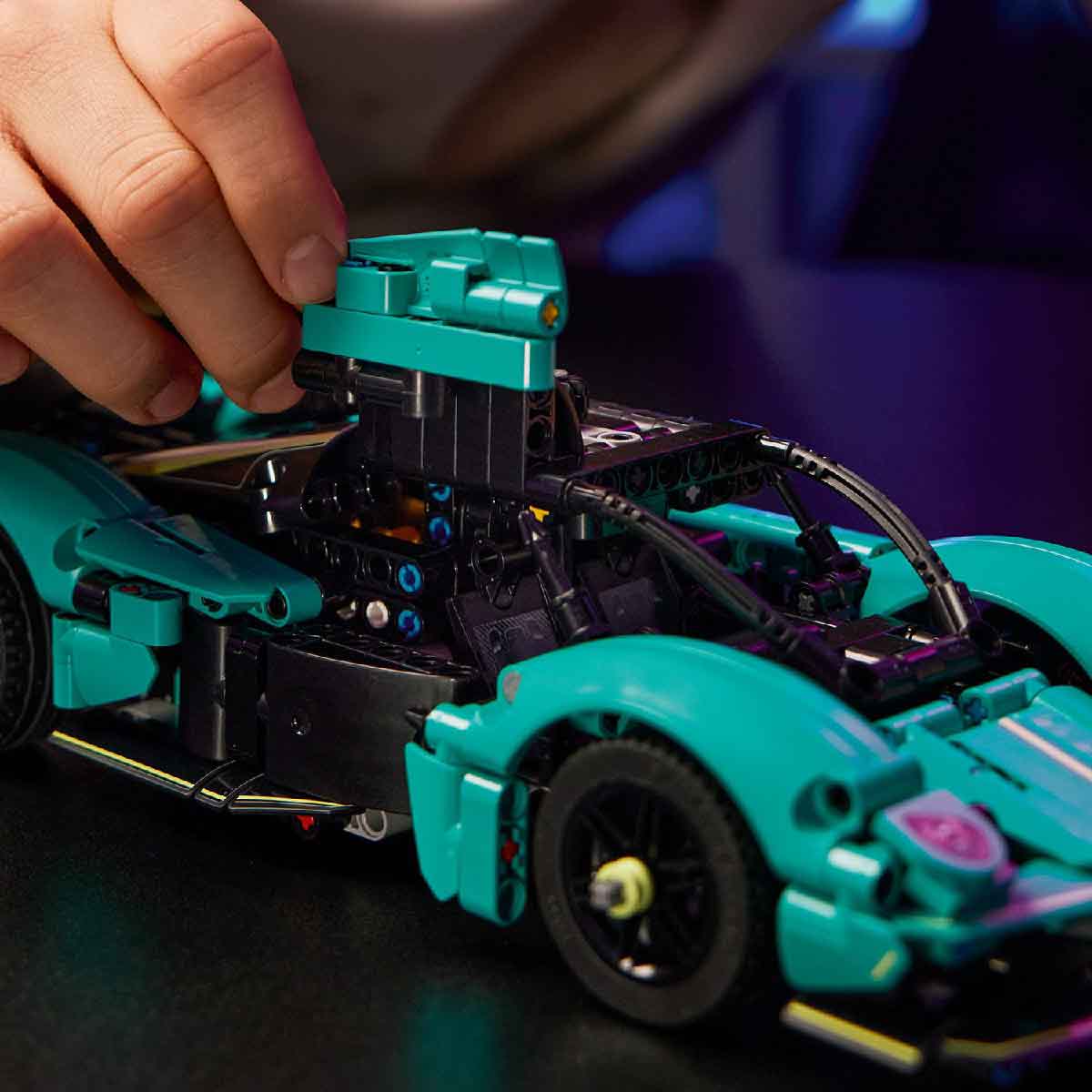 do-choi-lap-rap-sieu-xe-aston-martin-valkyrie-lego-technic-42208-08