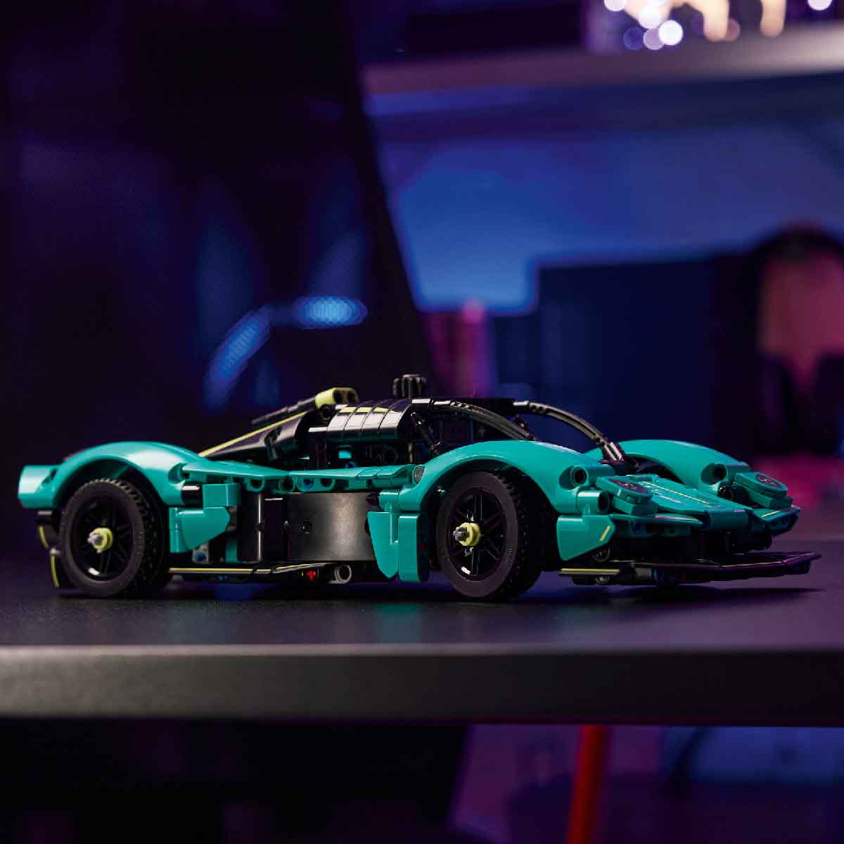 do-choi-lap-rap-sieu-xe-aston-martin-valkyrie-lego-technic-42208-05