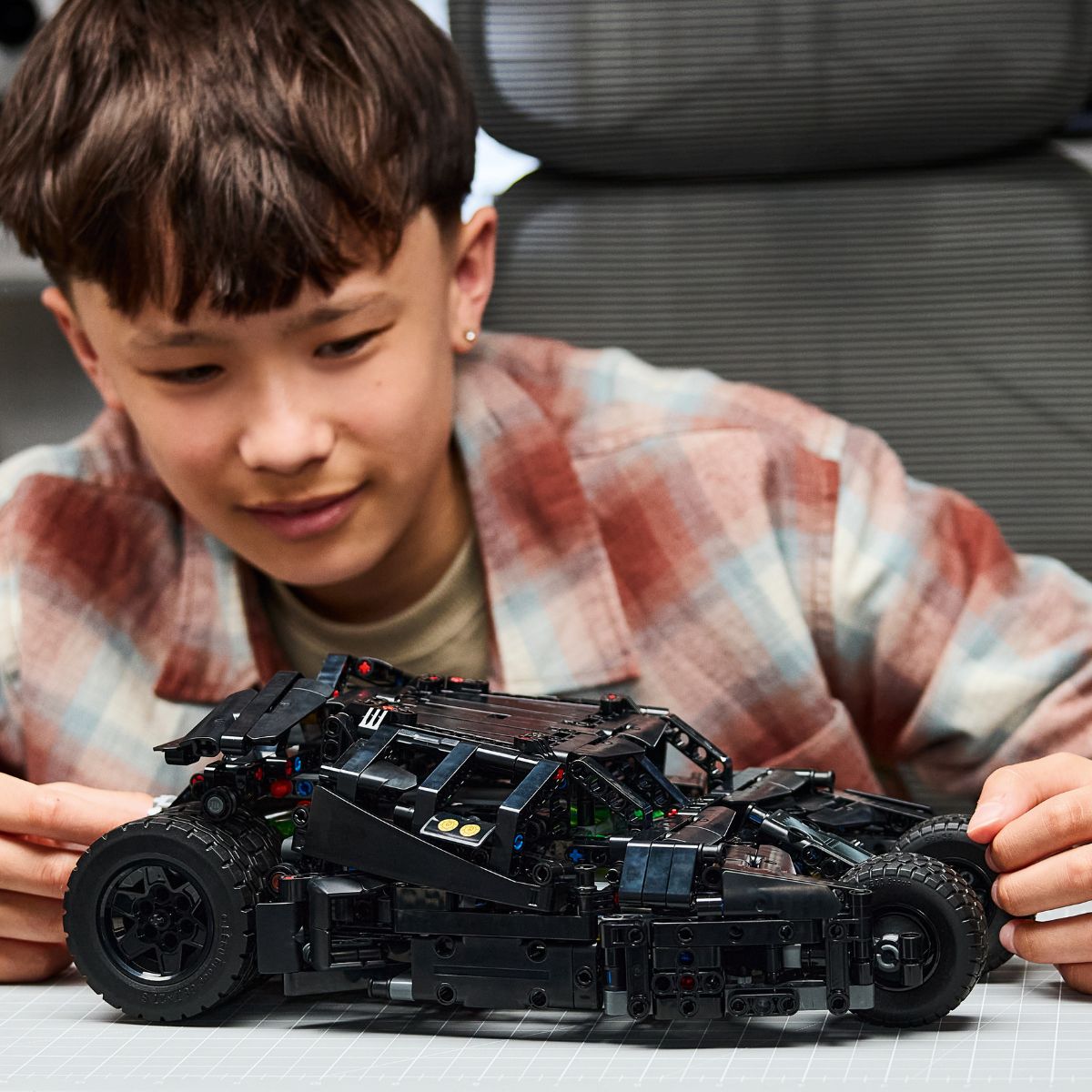 Đồ Chơi Lắp Ráp Siêu Xe Batmobile Tumbler LEGO TECHNIC 42239 (719 Chi Tiết)