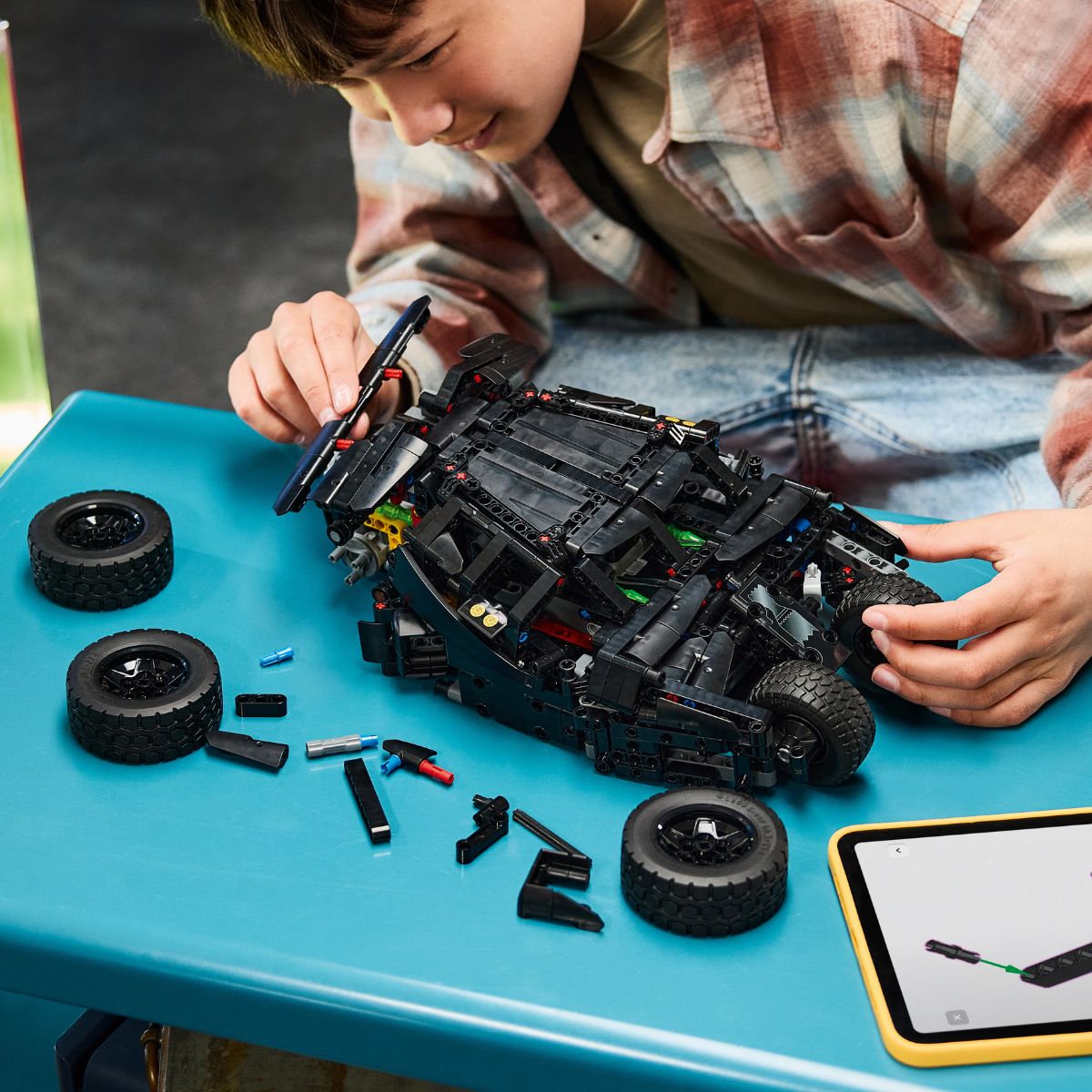 do-choi-lap-rap-sieu-xe-batmobile-tumbler-lego-technic-42239-09