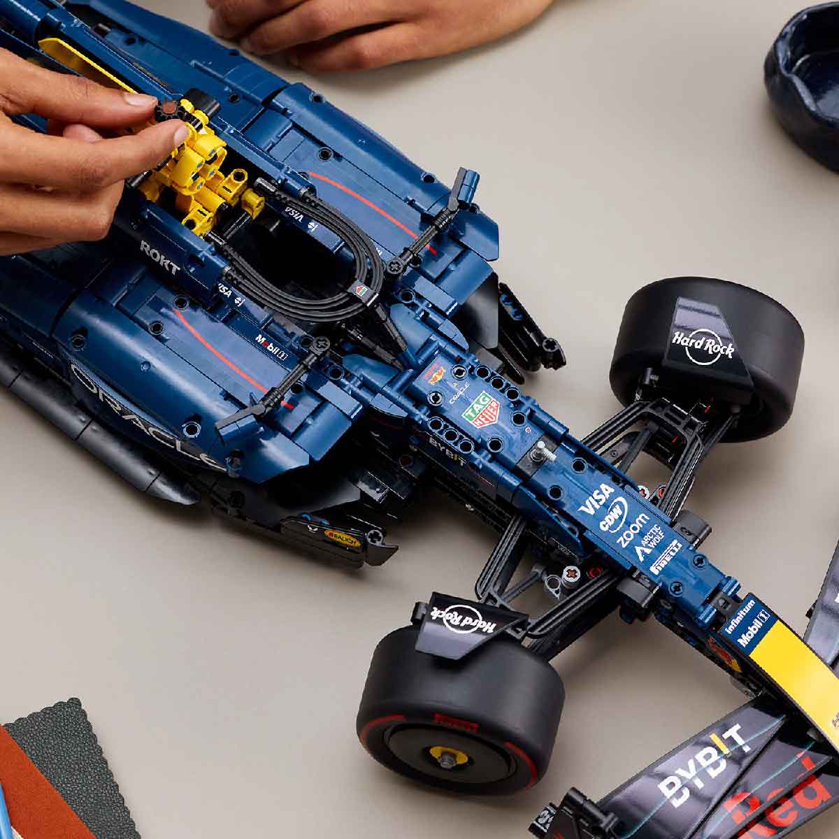 do-choi-lap-rap-sieu-xe-oracle-red-bull-racing-rb20-lego-technic-42206-07