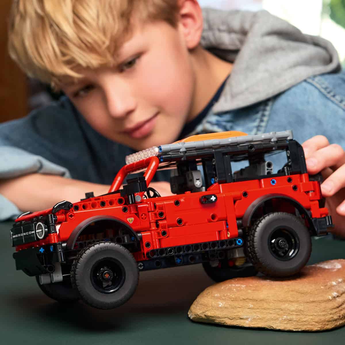 Đồ Chơi Lắp Ráp Siêu Xe Xe Địa Hình Ford Bronco® – V29 LEGO TECHNIC 42213-LG