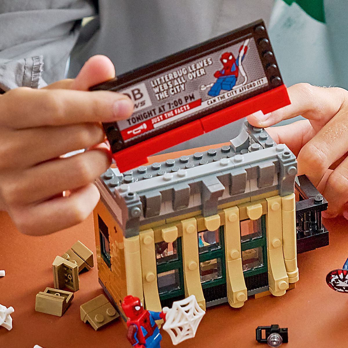 Đồ Chơi Lắp Ráp Spider-Man Và Mysterio: Tòa Soạn Daily Bugle LEGO SUPERHEROES 76342