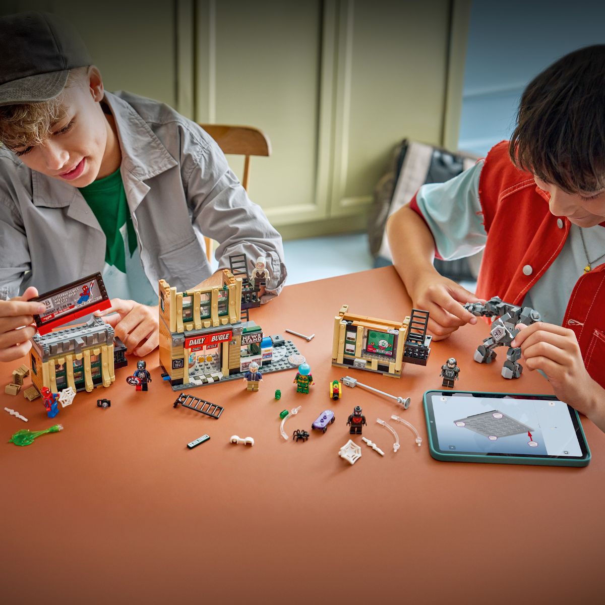 Đồ Chơi Lắp Ráp Spider-Man Và Mysterio: Tòa Soạn Daily Bugle LEGO SUPERHEROES 76342