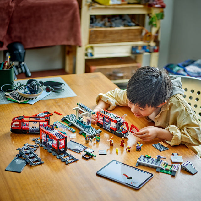 do-choi-lap-rap-tau-dien-nha-ga-thanh-pho-lego-city-75393-08