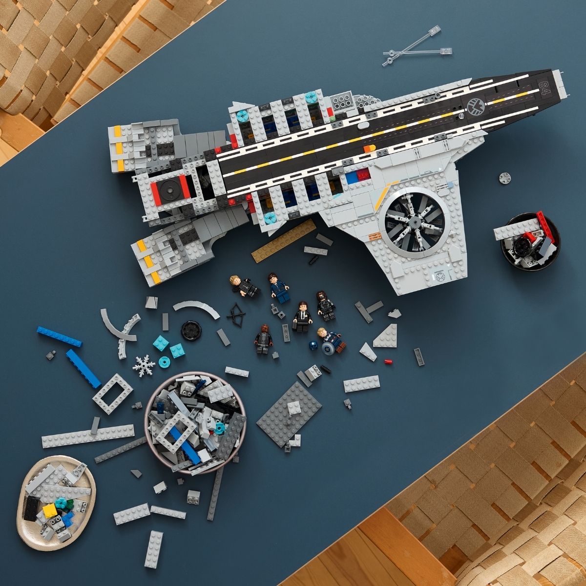 do-choi-lap-rap-tau-san-bay-avenger-helicarrier-lego-superheroes-76354-05