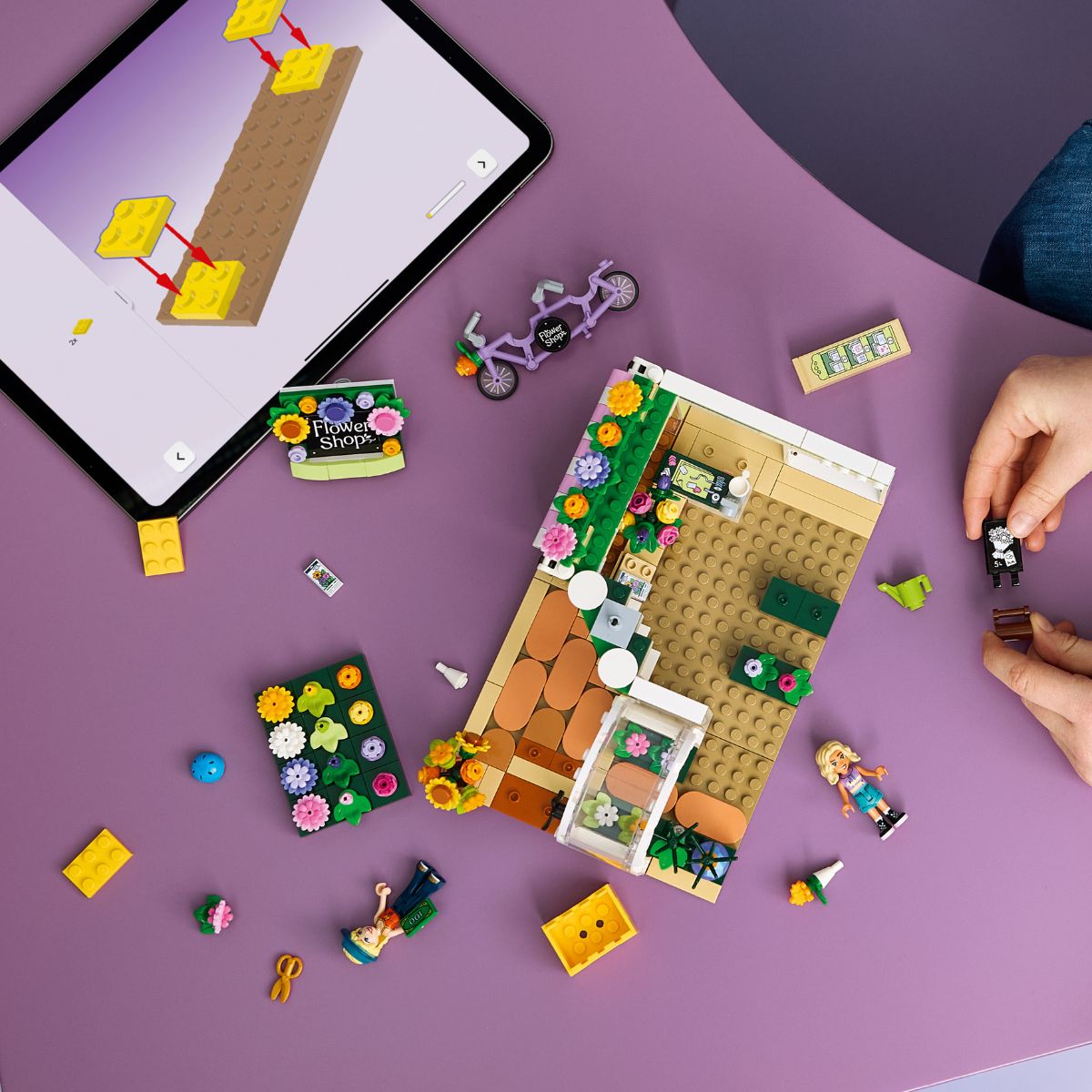 do-choi-lap-rap-tiem-hoa-day-sac-mau-lego-friends-42693-012
