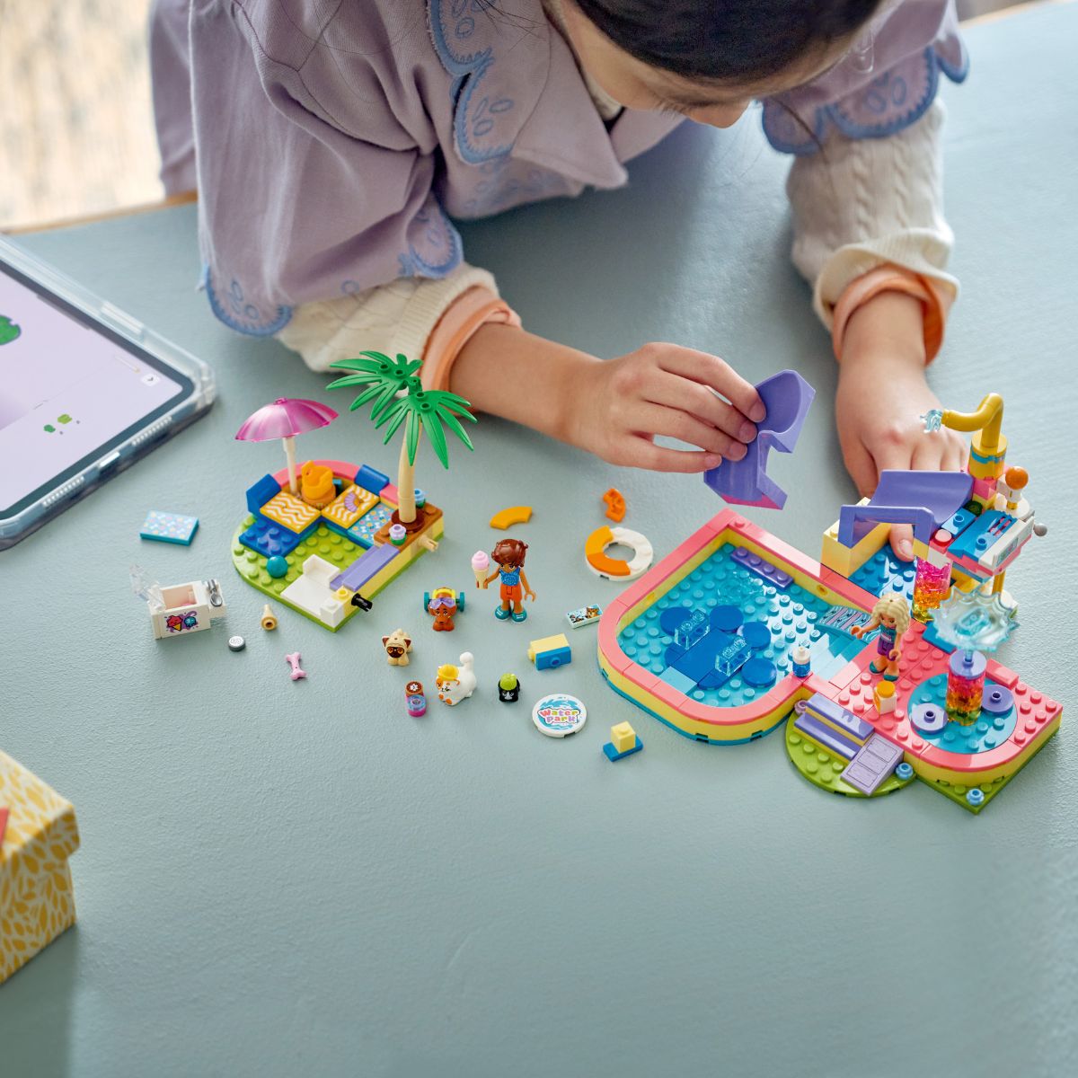 do-choi-lap-rap-trai-nghiem-cong-vien-nuoc-soi-dong-lego-friends-42676-012