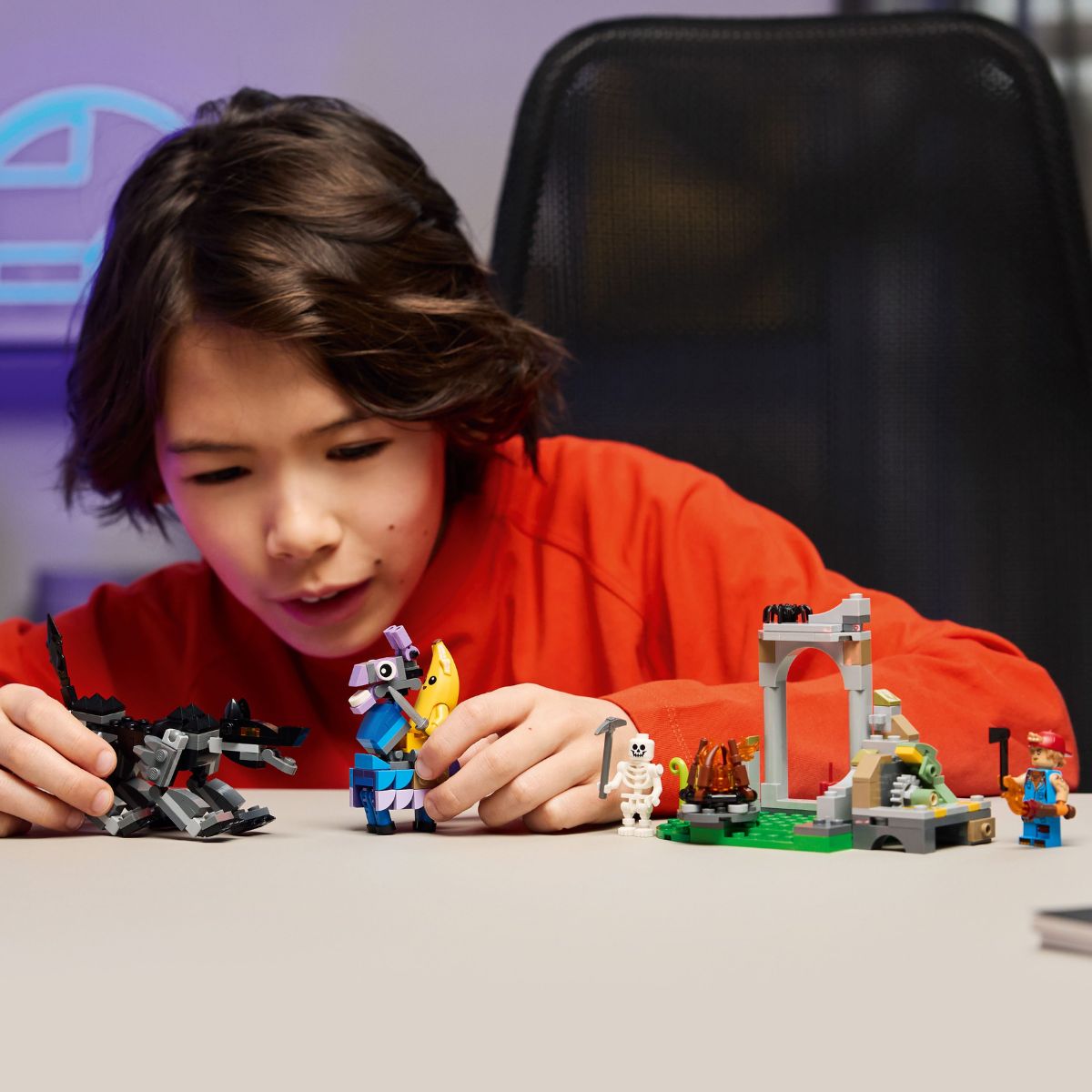 do-choi-lap-rap-trai-phieu-luu-cua-peely-va-sparkplug-lego-fornite-77075-011