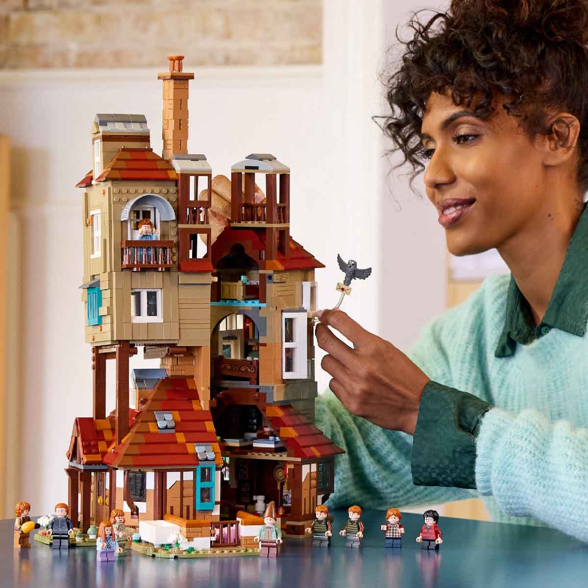 do-choi-lap-rap-trang-trai-hang-soc-cua-gia-dinh-weasley-lego-harry-potter-76437-014