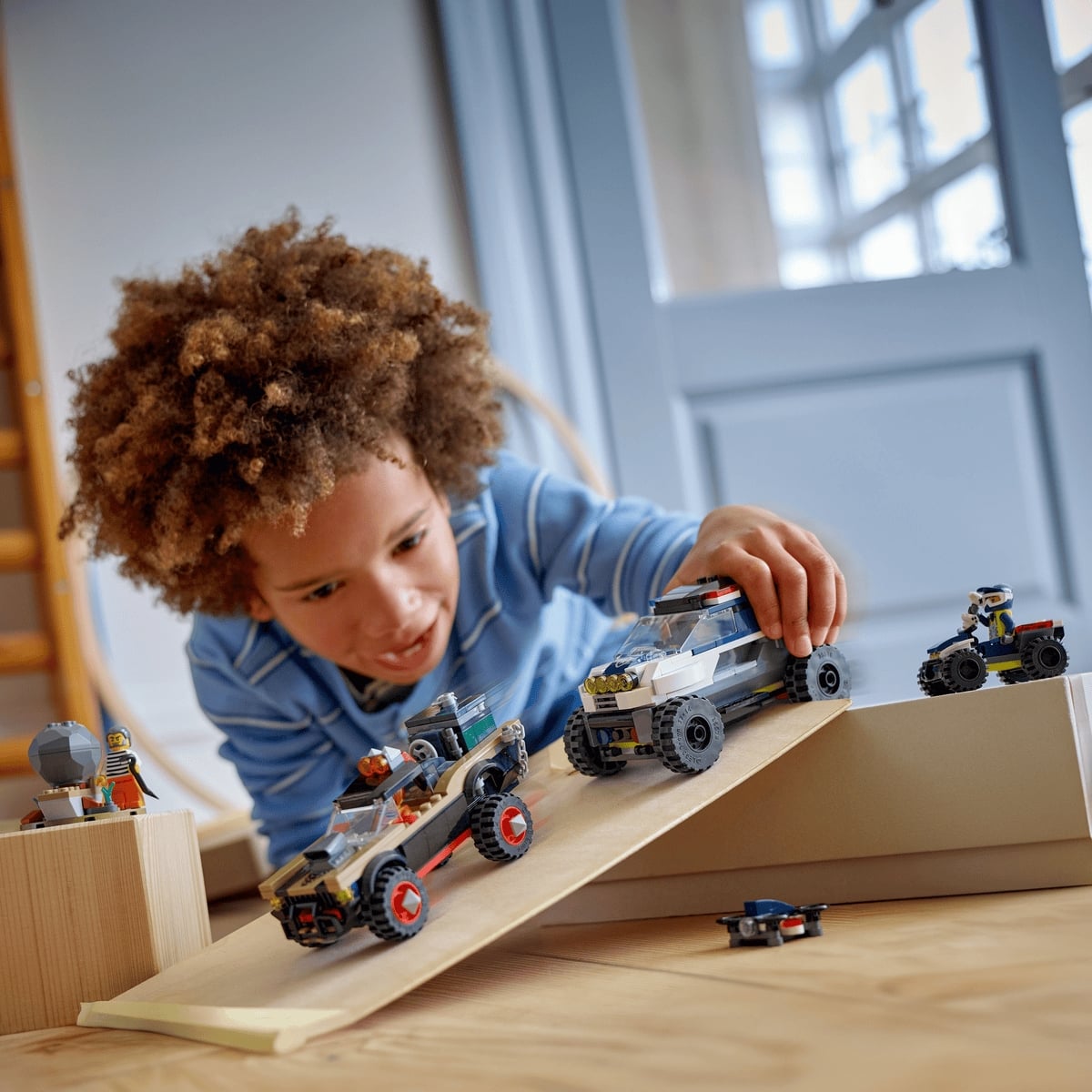 Đồ Chơi Lắp Ráp Truy Đuổi Cảnh Sát Xe Địa Hình LEGO CITY 60449 (467 chi tiết)