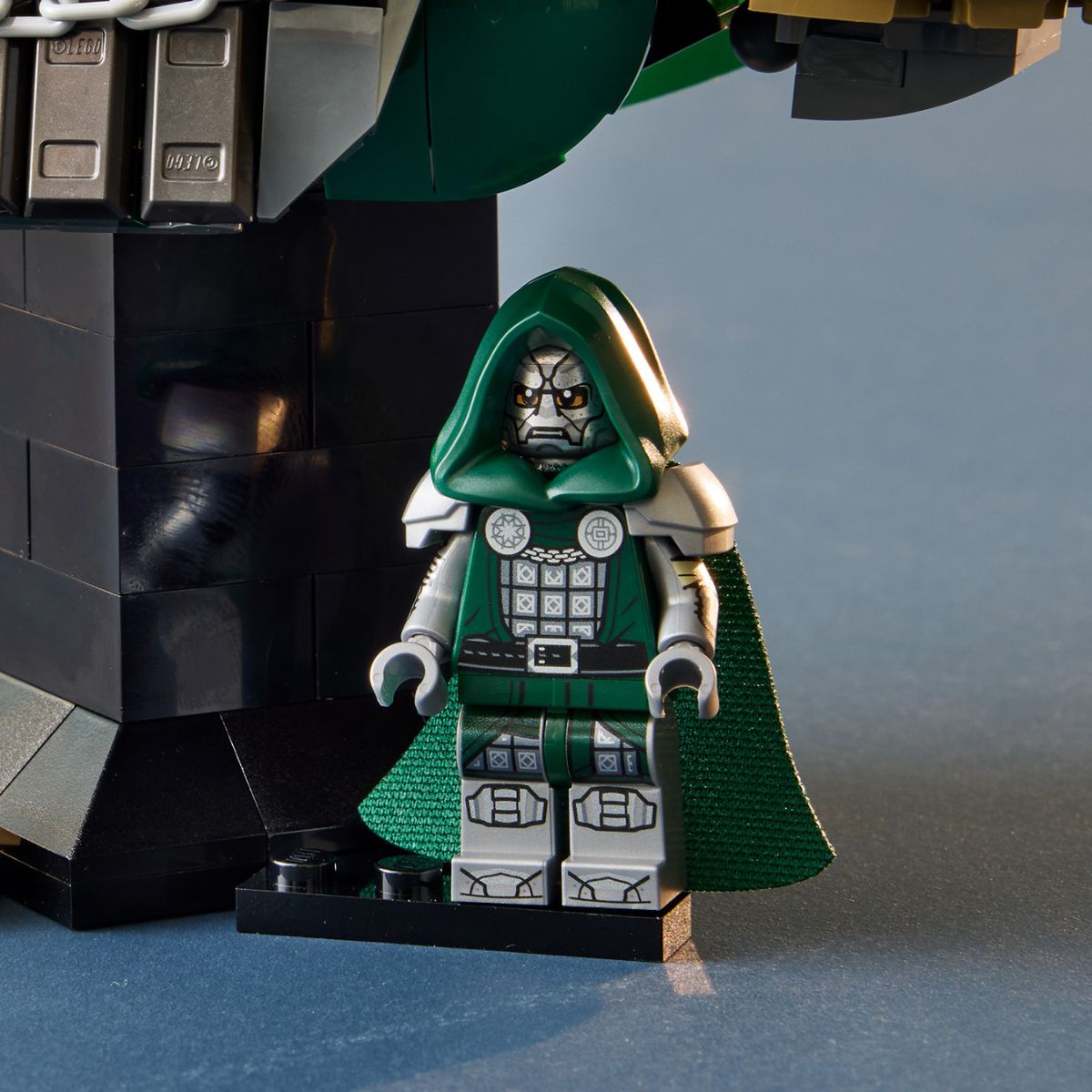 Doctor Doom Bust Building Set LEGO SUPERHEROES 76345