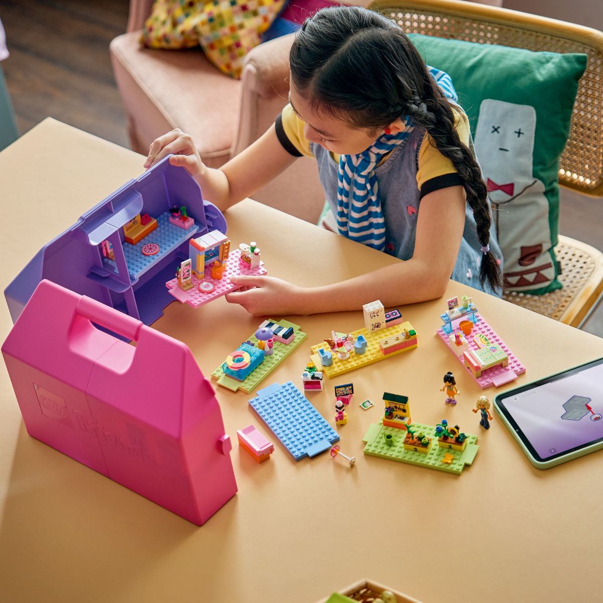 Đồ Chơi Lắp Ráp Vali Ngôi Nhà Búp Bê Sáng Tạo LEGO FRIENDS 42697 (355 Chi Tiết)