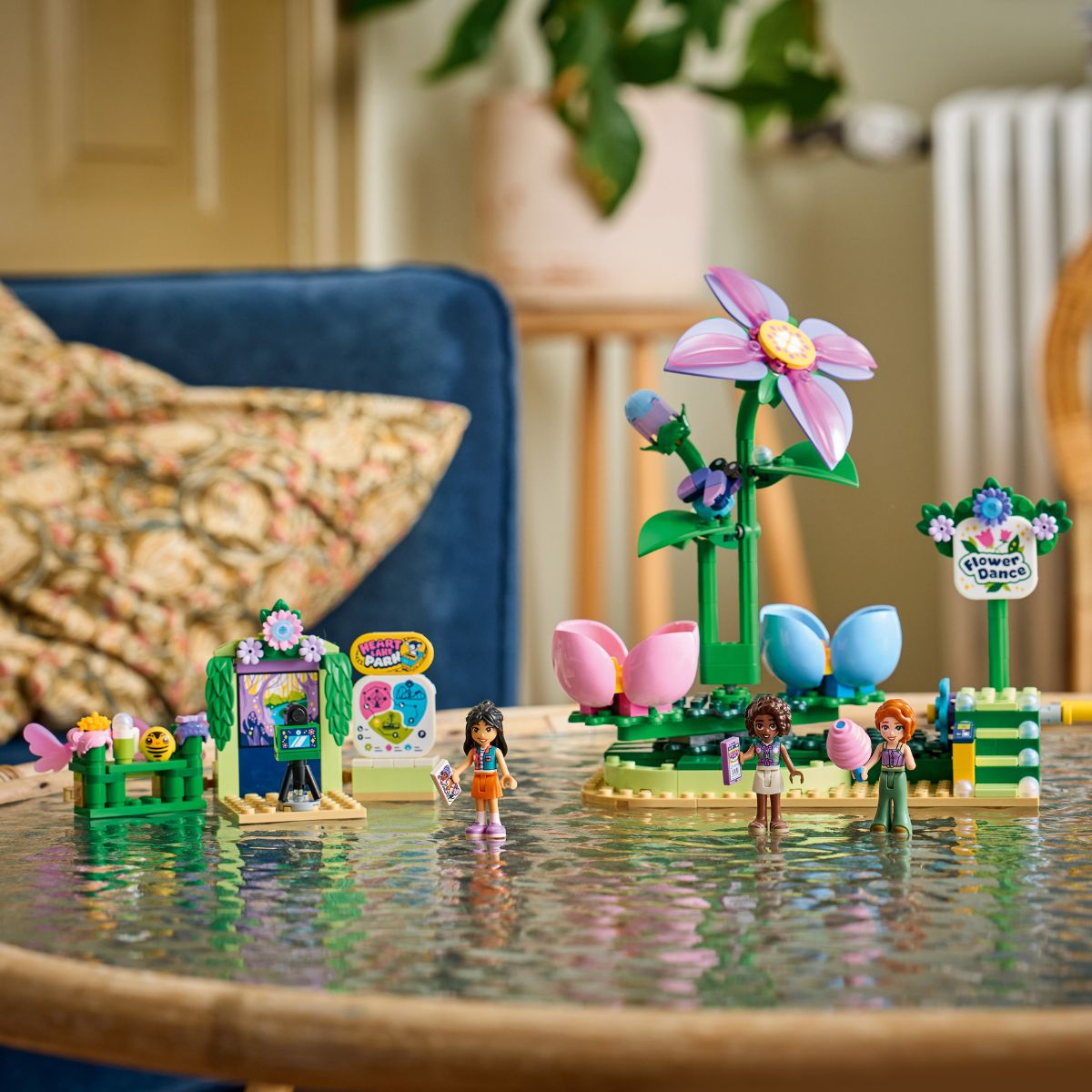 do-choi-lap-rap-vong-quay-tiec-tra-tien-hoa-dieu-ky-lego-friends-42702-07