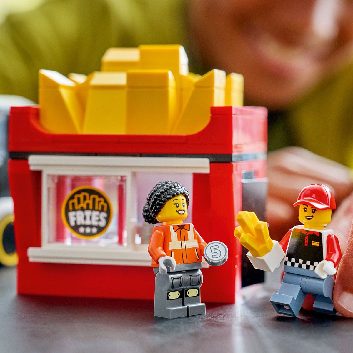 do-choi-lap-rap-xe-ban-khoai-tay-chien-lego-city-60488-09