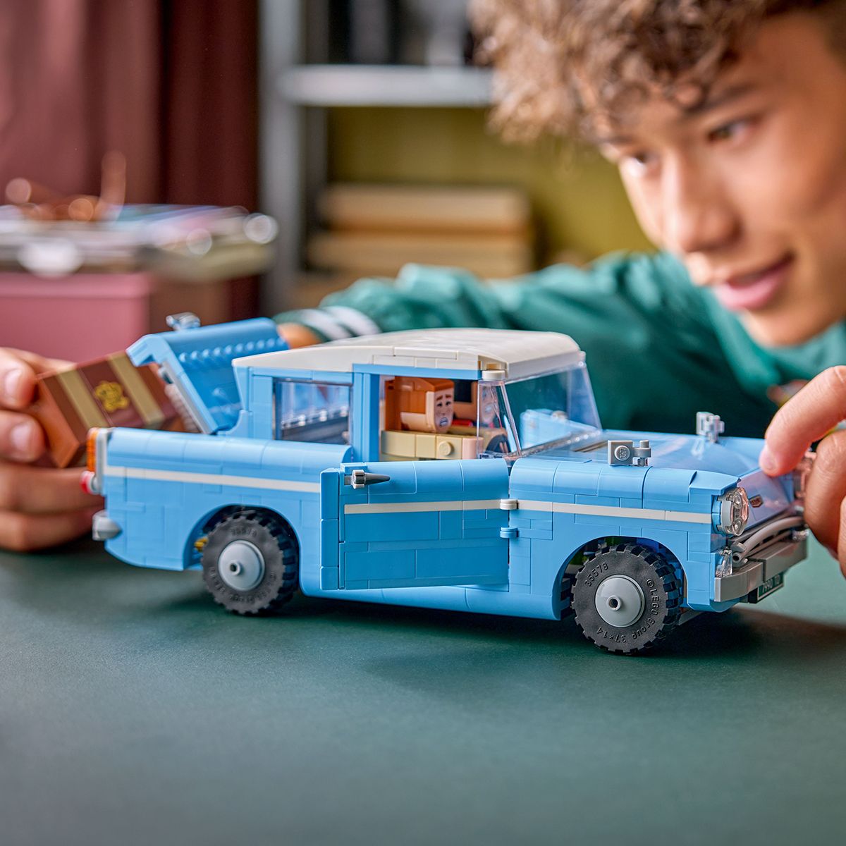 do-choi-lap-rap-xe-bay-phep-thuat-ford-anglia-lego-harry-potter-76470-010