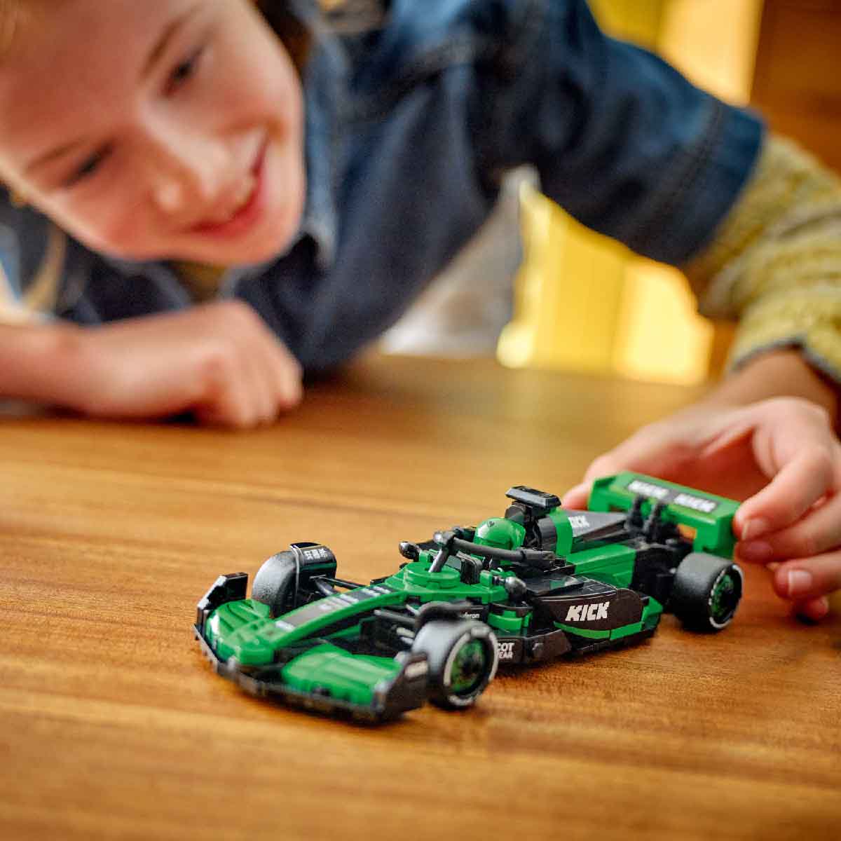 do-choi-lap-rap-xe-dua-kick-sauber-f1-team-c44-lego-speed-champions-77247-010