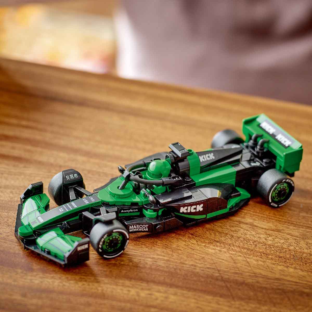 do-choi-lap-rap-xe-dua-kick-sauber-f1-team-c44-lego-speed-champions-77247-08
