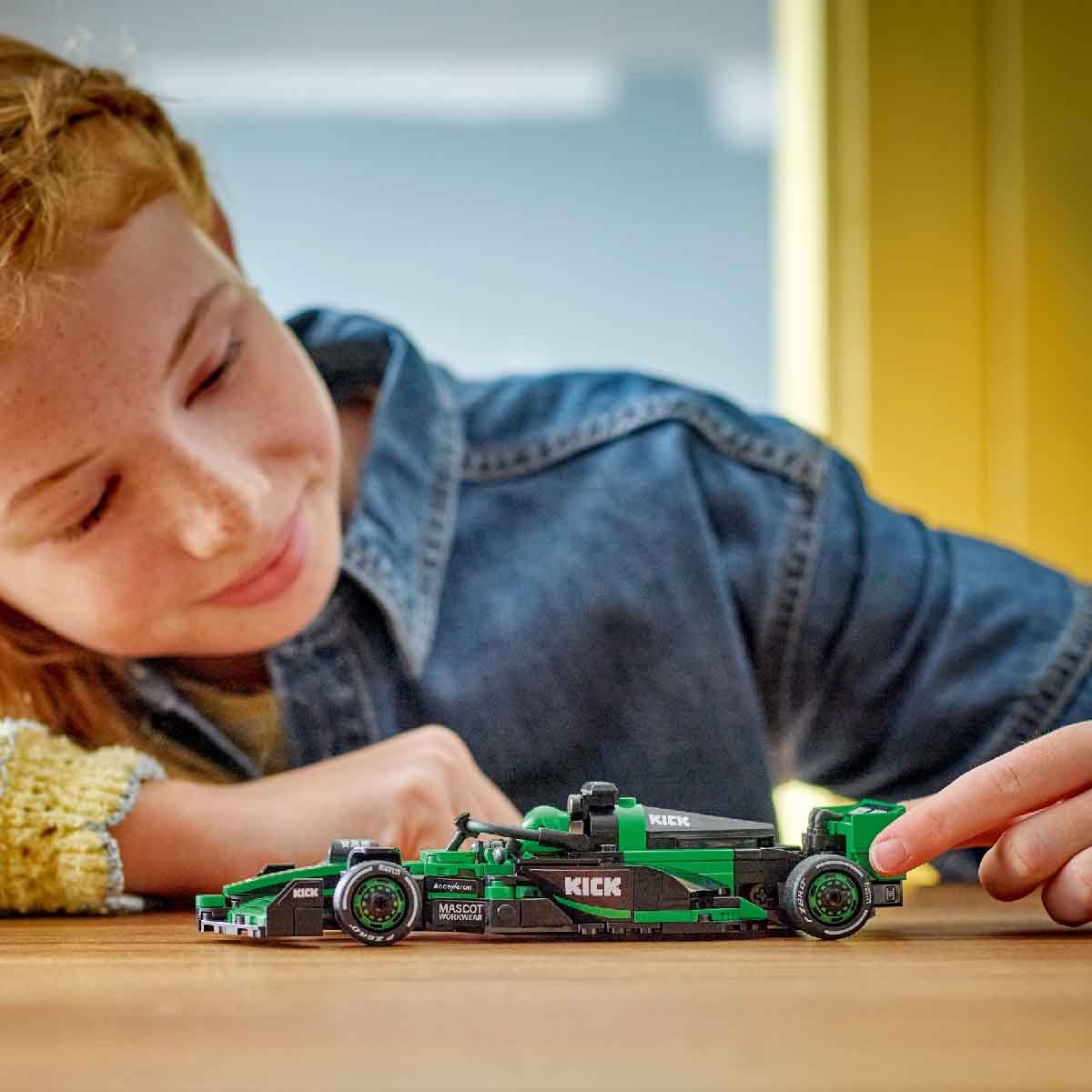 do-choi-lap-rap-xe-dua-kick-sauber-f1-team-c44-lego-speed-champions-77247-011