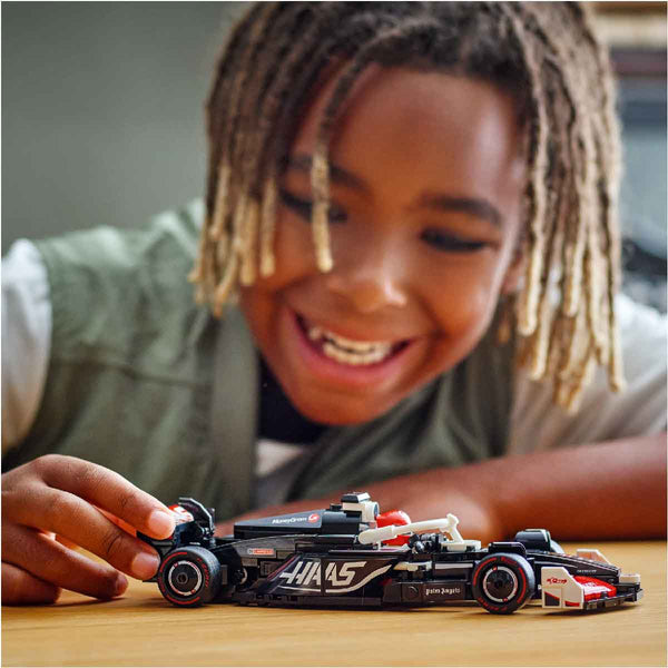 do-choi-lap-rap-xe-dua-moneygram-haas-f1®-team-vf-24-lego-speed-champions-77250-09