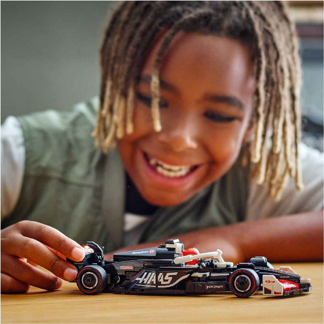 do-choi-lap-rap-xe-dua-moneygram-haas-f1®-team-vf-24-lego-speed-champions-77250-09