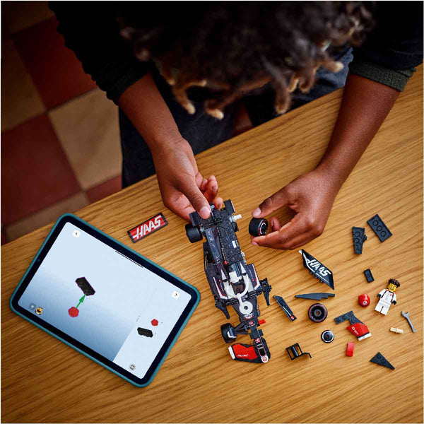 do-choi-lap-rap-xe-dua-moneygram-haas-f1®-team-vf-24-lego-speed-champions-77250-010