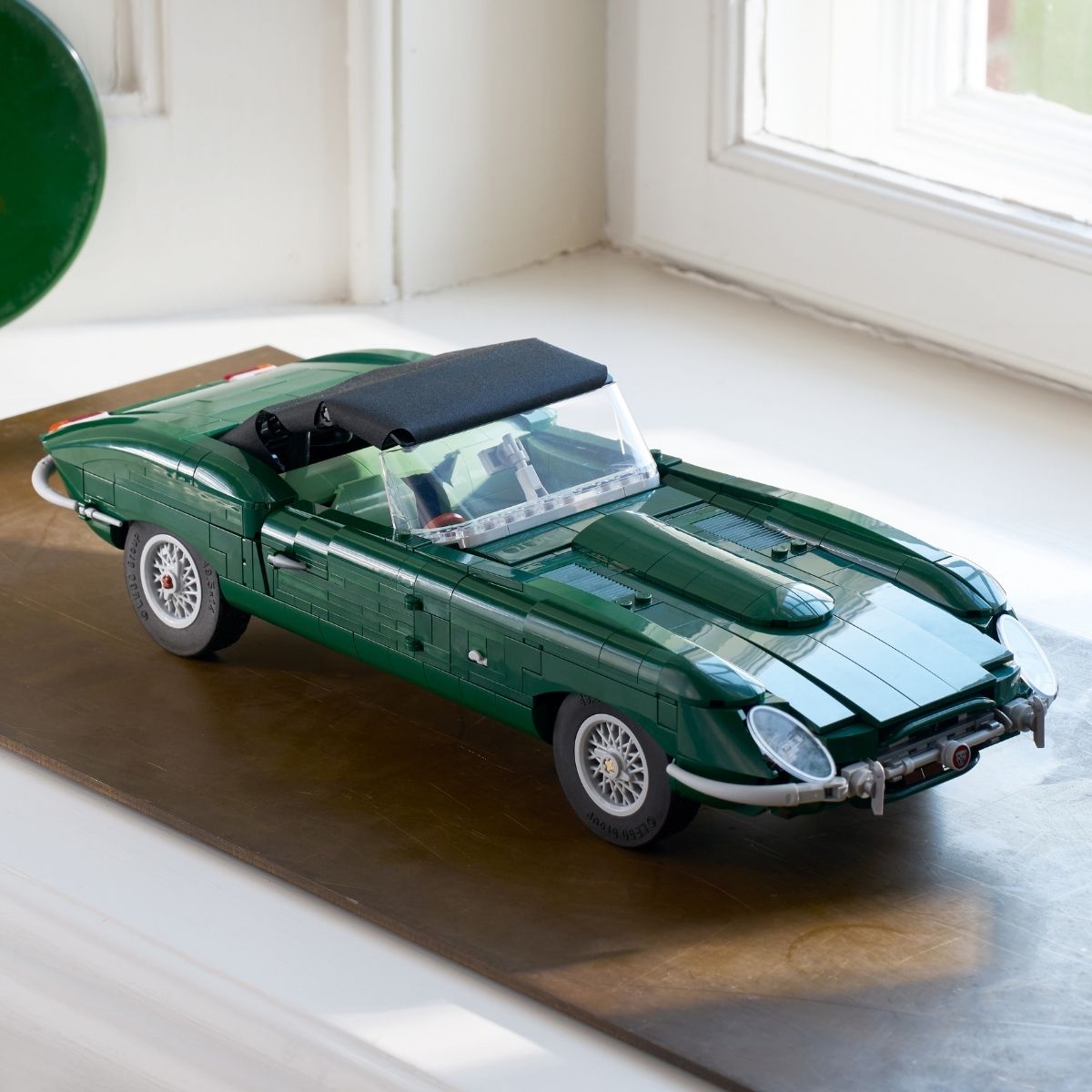 Đồ Chơi Lắp Ráp Xe Jaguar E-Type Cổ Điển LEGO ICONS 11381 (1673 Chi Tiết)