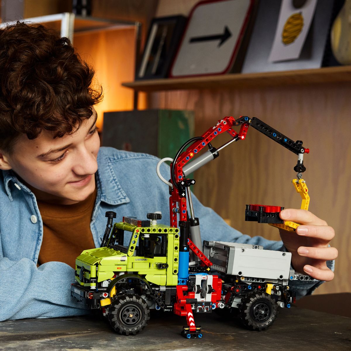 do-choi-lap-rap-xe-mercedes-benz-unimog-u-5023-kem-cau-lego-technic-42242-09