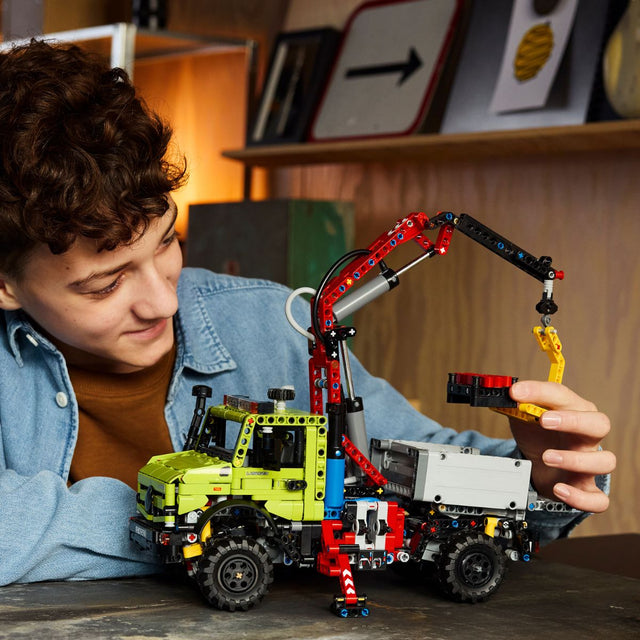 do-choi-lap-rap-xe-mercedes-benz-unimog-u-5023-kem-cau-lego-technic-42242-09
