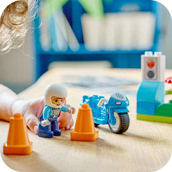 do-choi-lap-rap-xe-mo-to-canh-sat-xanh-duong-lego-duplo-10471-07