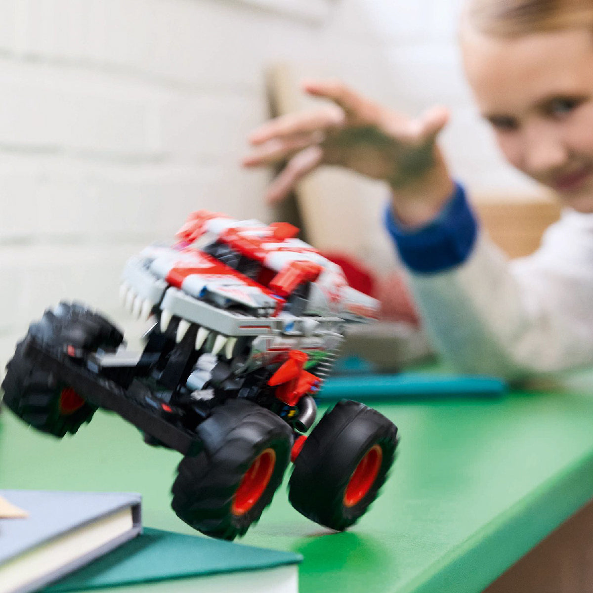 do-choi-lap-rap-xe-monster-jam-thunderroarus-lego-technic-42200-09