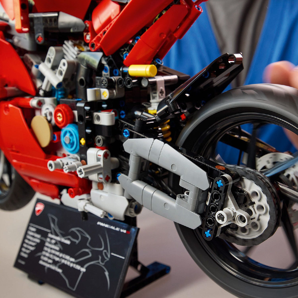 do-choi-lap-rap-xe-moto-ducati-lego-technic-42202-010