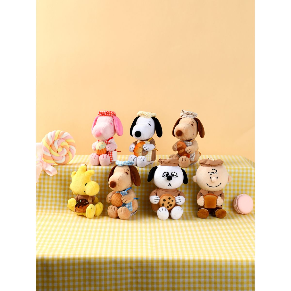 do-choi-moc-khoa-nhoi-bong-snoopy-v2-chu-de-tiem-banh-plush-toy-sp37593-02