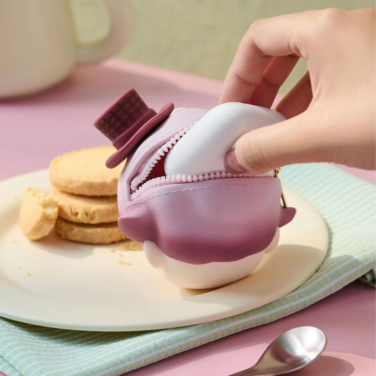 do-choi-tui-dung-tai-nghe-dimoo-crush-on-coffee-series-earphone-case-pop-mart-ip-dimoo-6941313020368-06