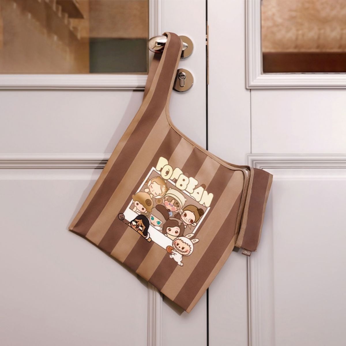 do-choi-tui-pop-bean-coffee-factory-series-perforated-handbag-pop-mart-ip-pop-bean-6941313025028-03