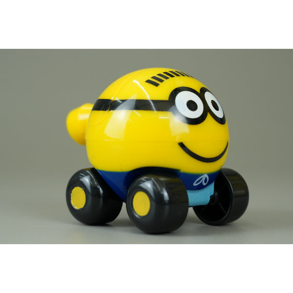do-choi-xe-minions-nam-cham-noi-duoi-xe-lua-minions-cd26-02