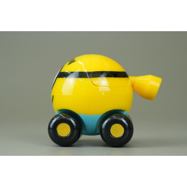 do-choi-xe-minions-nam-cham-noi-duoi-xe-lua-minions-cd26-04