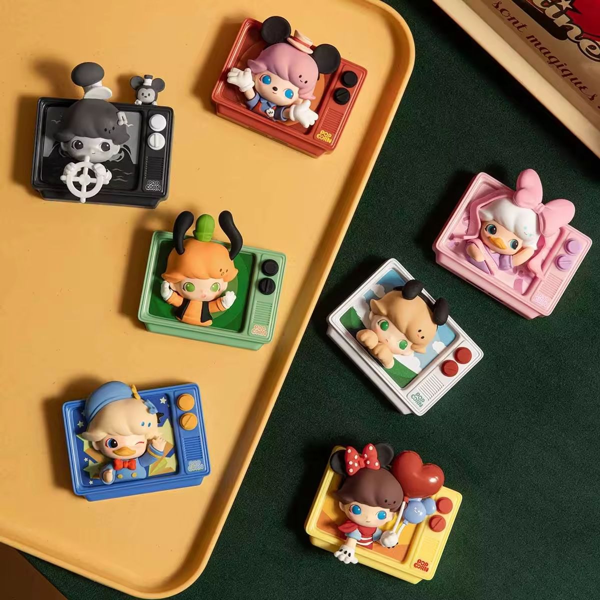 Đồ Chơi Huy Hiệu DIMOO WORLD × DISNEY Series-Fridge Magnet Blind Box POP MART IP DIMOO 6931571051037