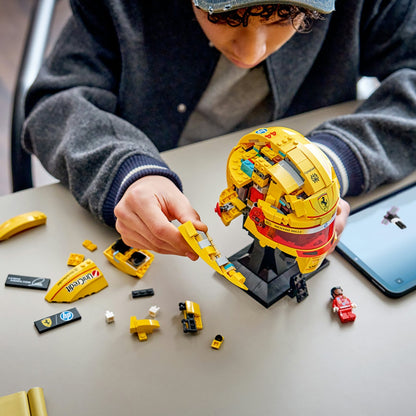 mu-bao-hiem-lewis-hamilton-doi-scuderia-ferrari-hp-lego-editions-vehicles-43022-08