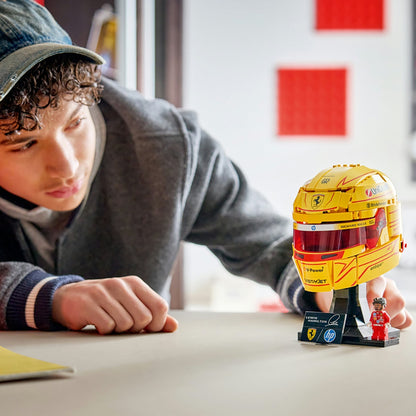 mu-bao-hiem-lewis-hamilton-doi-scuderia-ferrari-hp-lego-editions-vehicles-43022-09