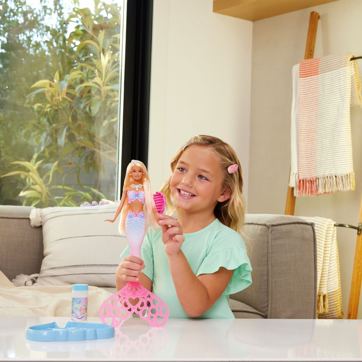 nang-tien-ca-barbie-va-the-gioi-bong-bong-dieu-ky-barbie-jlw56-07