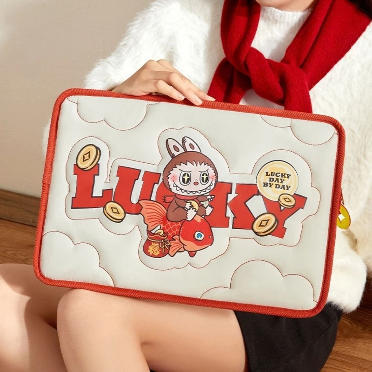 tui-dung-laptop-wealthy-snakes-new-year-celebration-labubu-pop-mart-ip-the-monster-6931571051099-02